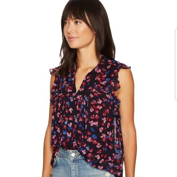 Lucky Brand Tops - 💕 Lucky Brand Floral Print Ruffle Blouse